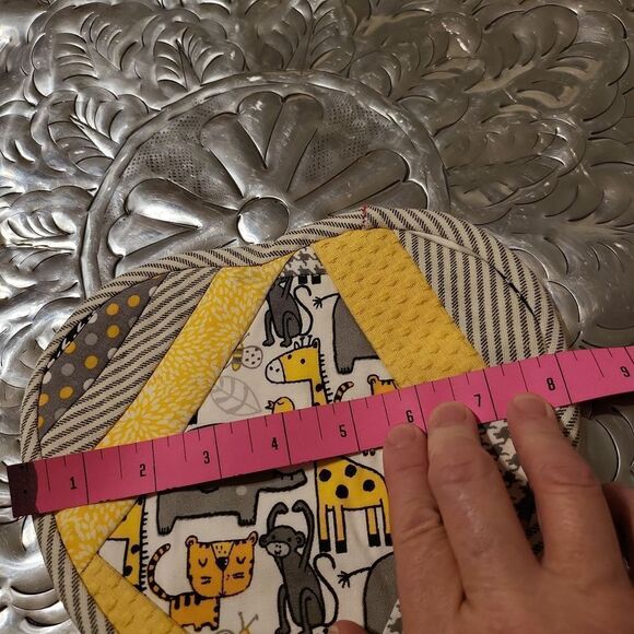 Hot pot pad, to put your tea pot on, or your pan from the oven!homemade - Picture 3 of 4